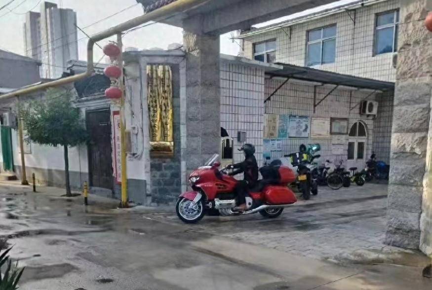 長城靈魂摩托實車曝光:水平對置八缸發動機,魏建軍親自試駕