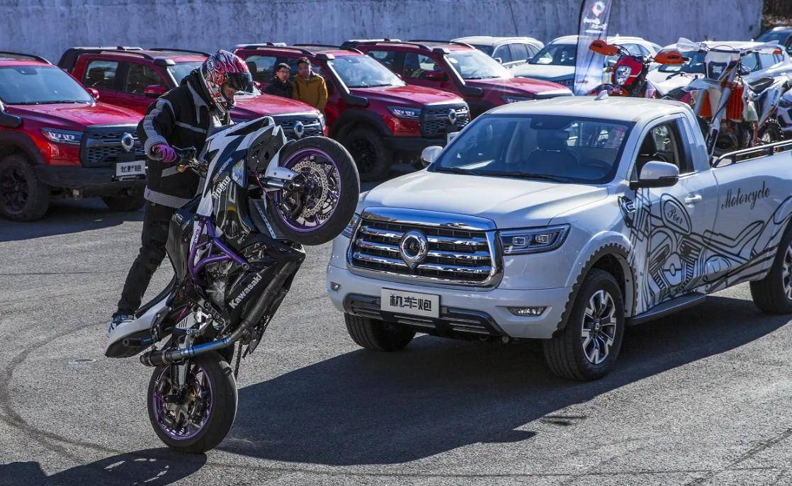 長城靈魂摩托實車曝光:水平對置八缸發動機,魏建軍親自試駕