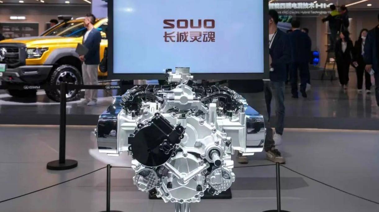 長城靈魂摩托實車曝光:水平對置八缸發動機,魏建軍親自試駕