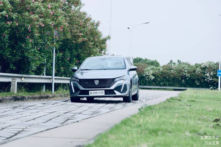 “良心車 神龍造”硬控全場 “六龍座駕”駕控體驗營燃擎開戰