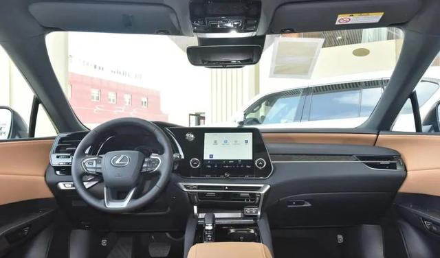 雷克薩斯也走親民路線，2.0T版本的RX，起售價(jià)只要35萬-有駕