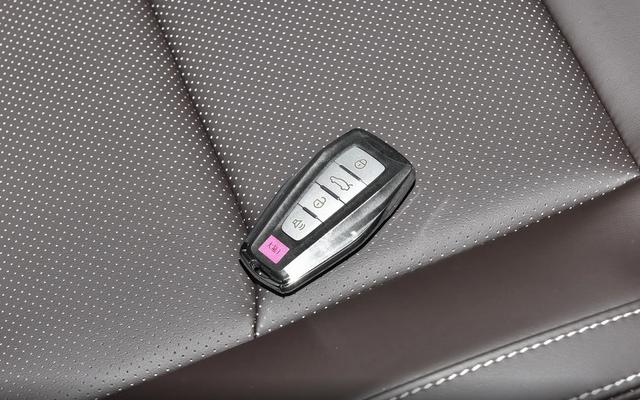 定位緊湊型MPV，13.78萬起售，睿藍8體驗如何？-有駕