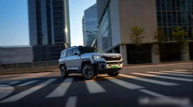 智能硬派新旗艦——方程豹豹8正式上市-有駕