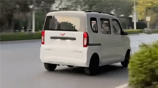 中國人自己的K-car！全新五菱之光EV亮相街頭：預計明年上市開售