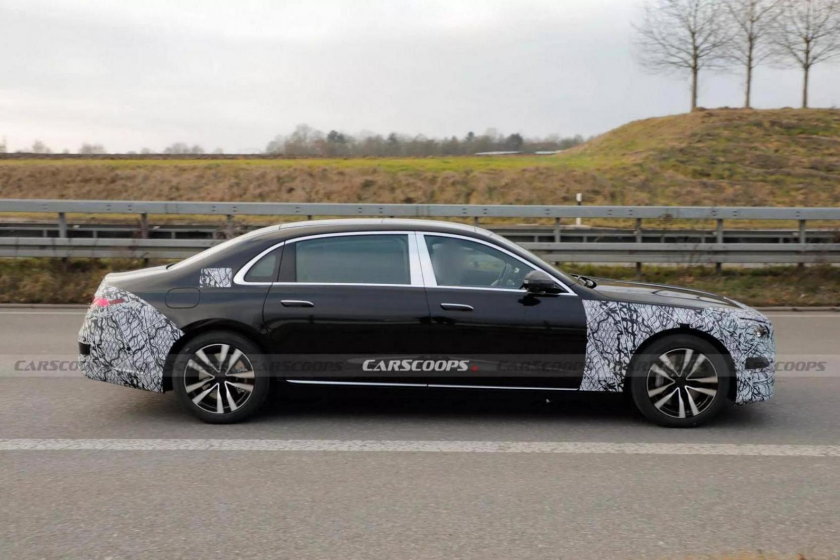 新款邁巴赫S級諜照曝光 配星形大燈和更大的格柵 預計2025年推出