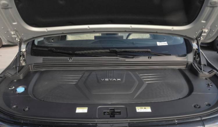 嵐圖夢想家再發(fā)力!發(fā)布乾崑智駕新版型,售35.99萬起