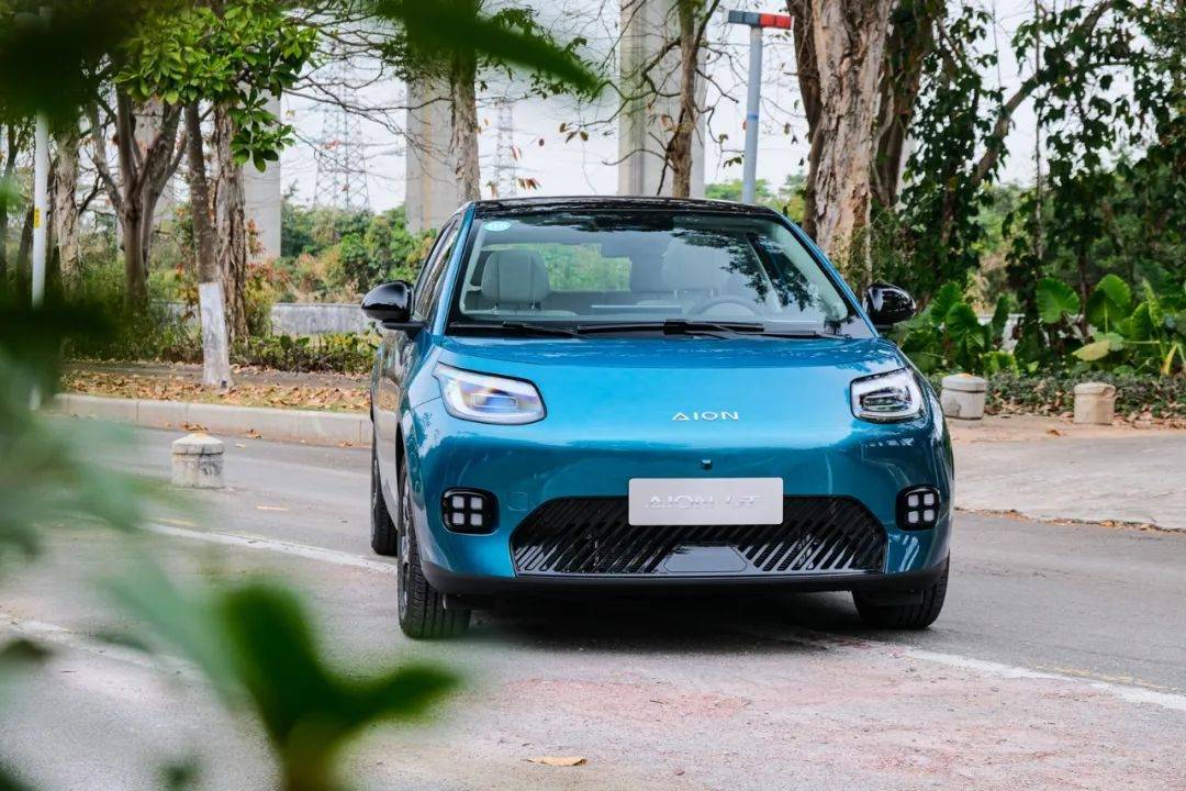 主打高顏值大空間,不到9萬元起售,埃安UT到底有沒有料?