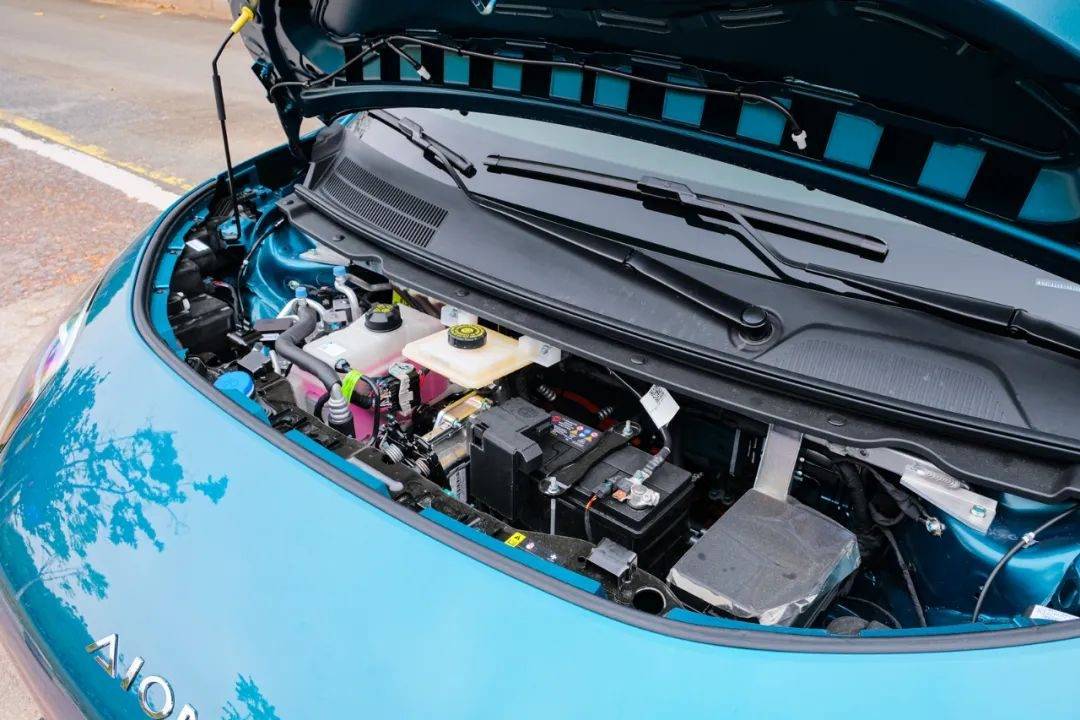 主打高顏值大空間,不到9萬元起售,埃安UT到底有沒有料?