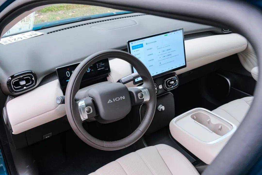 主打高顏值大空間,不到9萬元起售,埃安UT到底有沒有料?