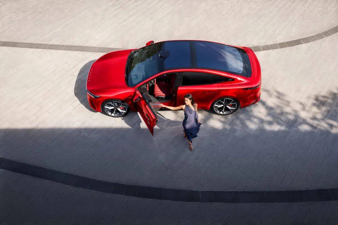 全新2025款星紀元ES純電,年輕人的第一臺C級豪華轎車