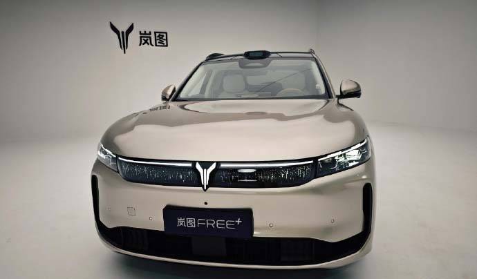 嵐圖FREE+開啟預(yù)售:22.99萬起,全系標(biāo)配華為智駕與鴻蒙座艙