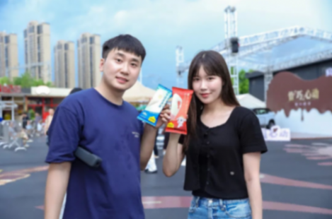 當汽車駛入潮玩牧場,吉利新車發布會玩成「甜蜜派對」