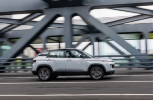 當汽車駛入潮玩牧場,吉利新車發布會玩成「甜蜜派對」