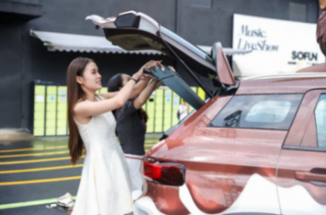 當汽車駛入潮玩牧場,吉利新車發布會玩成「甜蜜派對」