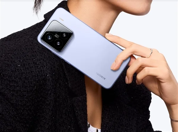 小米16外觀首次曝光：四等邊極窄直屏+猛男粉配色