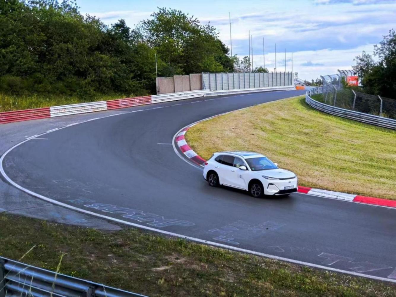 吉利多款車型在紐北賽道進(jìn)行測(cè)試標(biāo)定