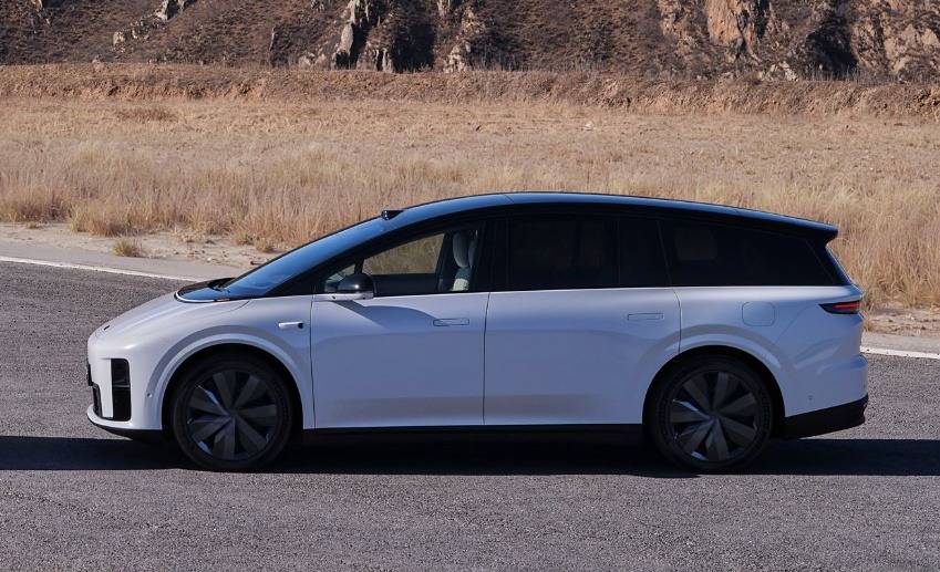 8系對決!問界M8純電版與理想i8誰更香?