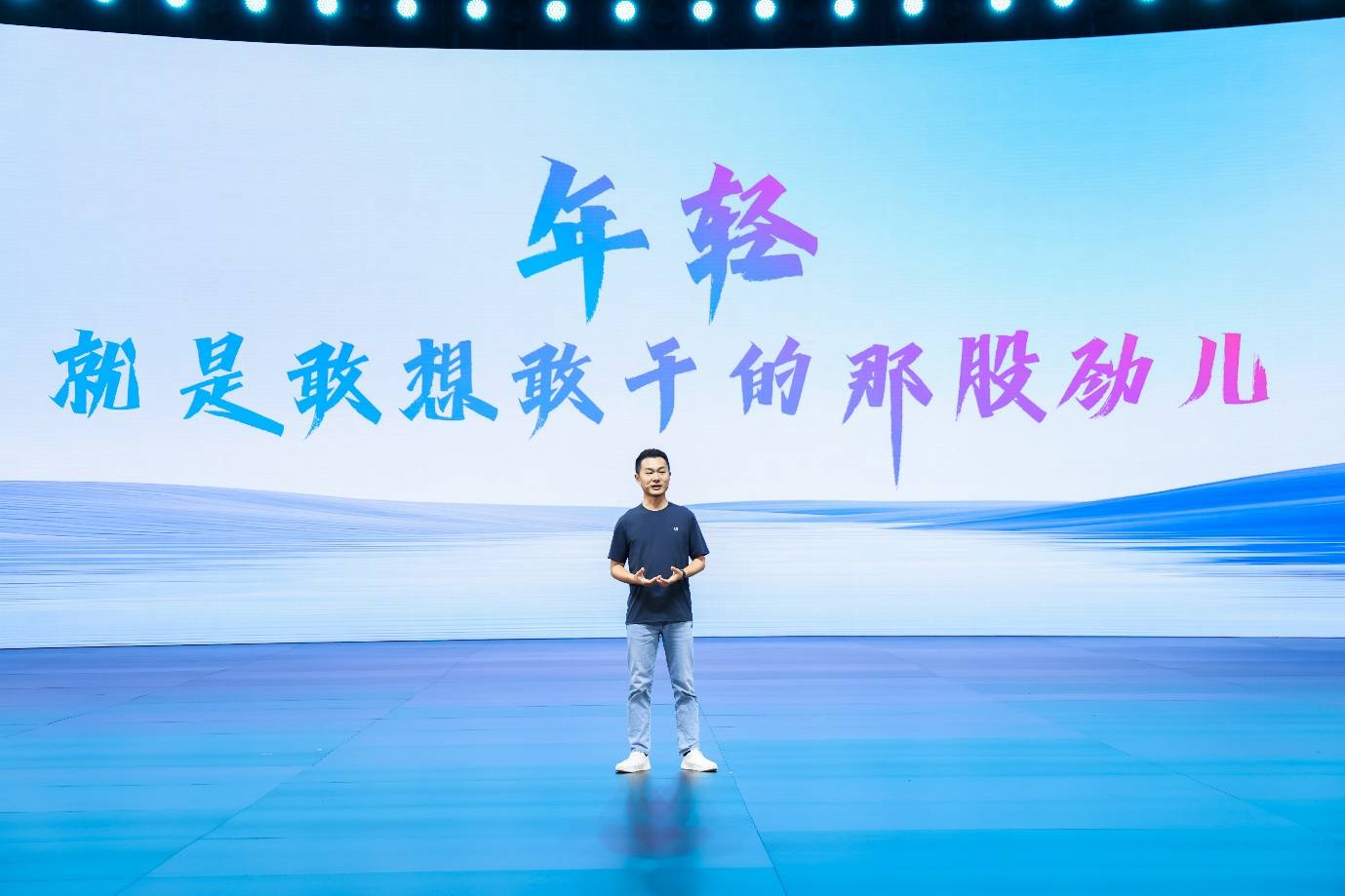 25歲想買臺“不將就”的車?零跑B01這波操作把年輕人心思摸透了