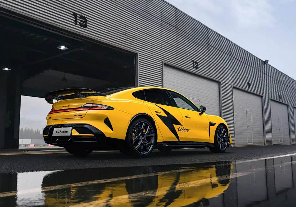 紐北圈速7分04秒957 小米汽車(chē)發(fā)布SU7 Ultra紐北限量版實(shí)車(chē)圖