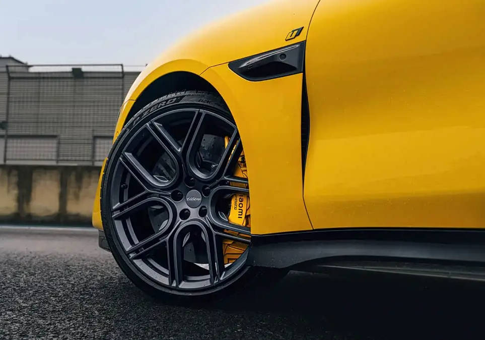 紐北圈速7分04秒957 小米汽車(chē)發(fā)布SU7 Ultra紐北限量版實(shí)車(chē)圖