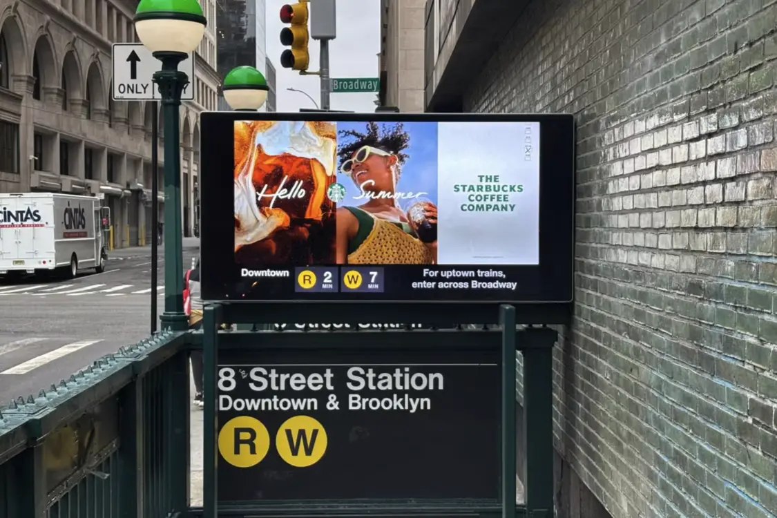 中國瑞幸和美國星巴克的全球對決,兩種模式誰能贏? 星巴克的廣告