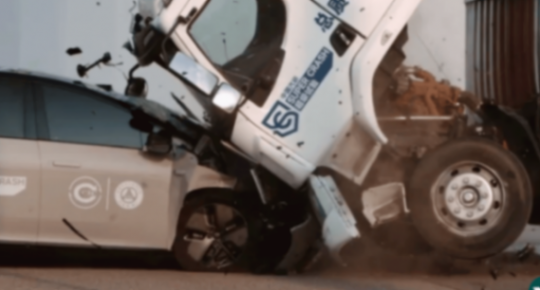 深夜回應i8和卡車對撞測試爭議!理想汽車與中國汽研接連發聲背后:第三方機構測試需要公證嗎?