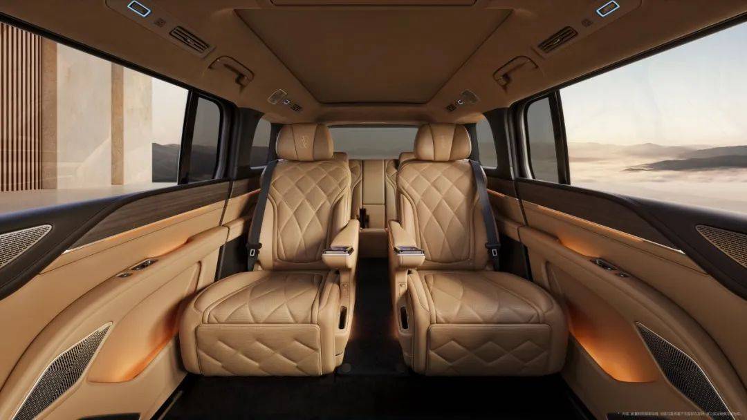 真中式奢侈品級(jí)豪車首秀 仰望U8L鼎世版預(yù)售130萬元