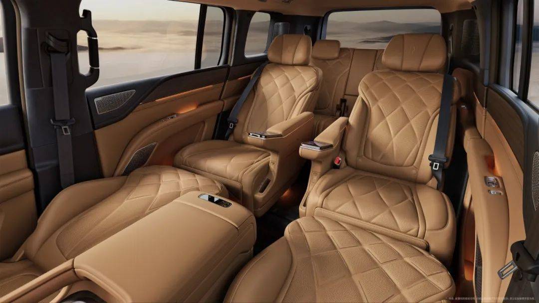 真中式奢侈品級(jí)豪車首秀 仰望U8L鼎世版預(yù)售130萬元