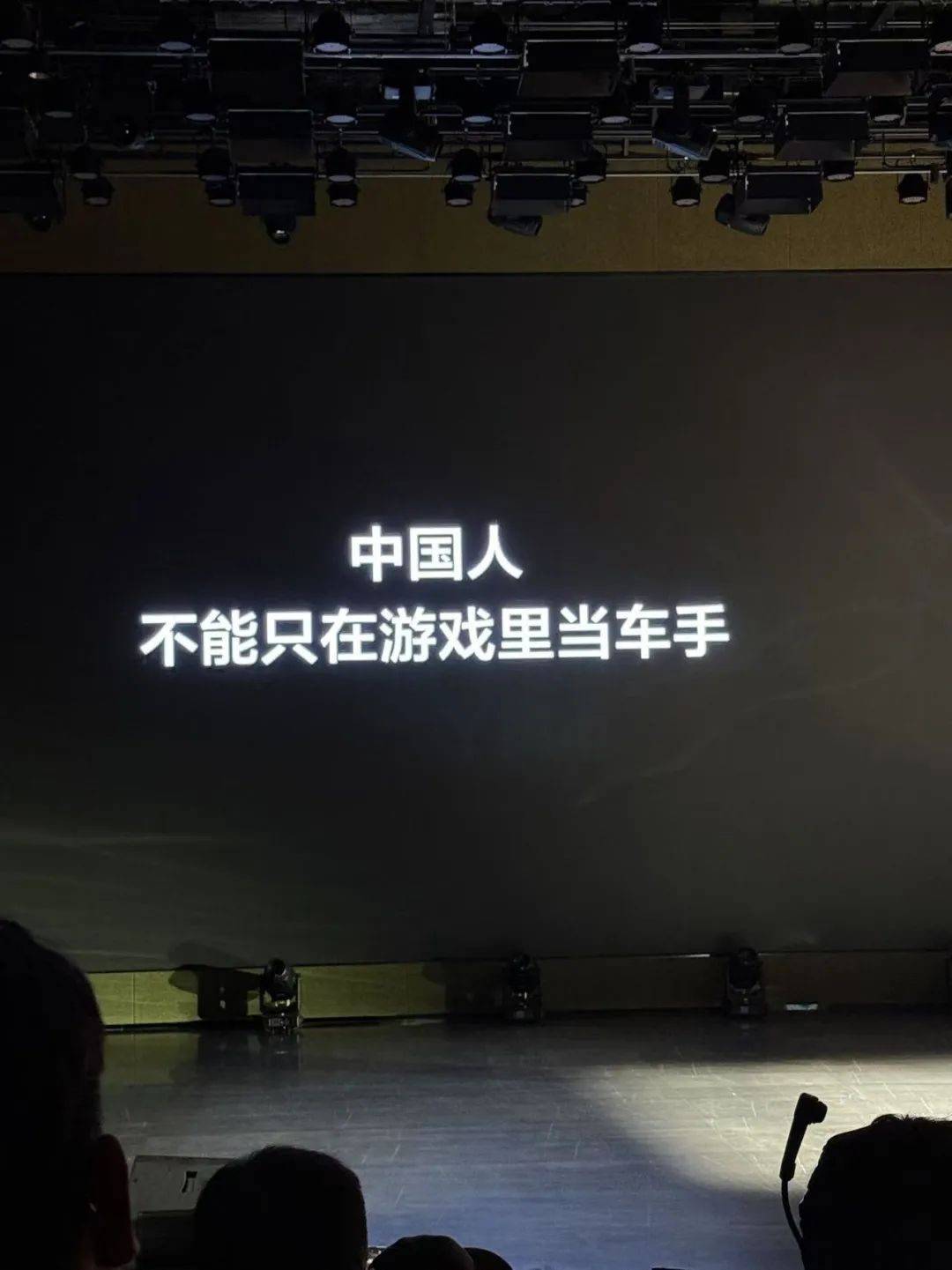 8月14日,比亞迪鄭州賽車場(chǎng)正式開業(yè),王傳福宣布建設(shè)全球首批全地形專業(yè)賽車場(chǎng)不到兩年時(shí)間。