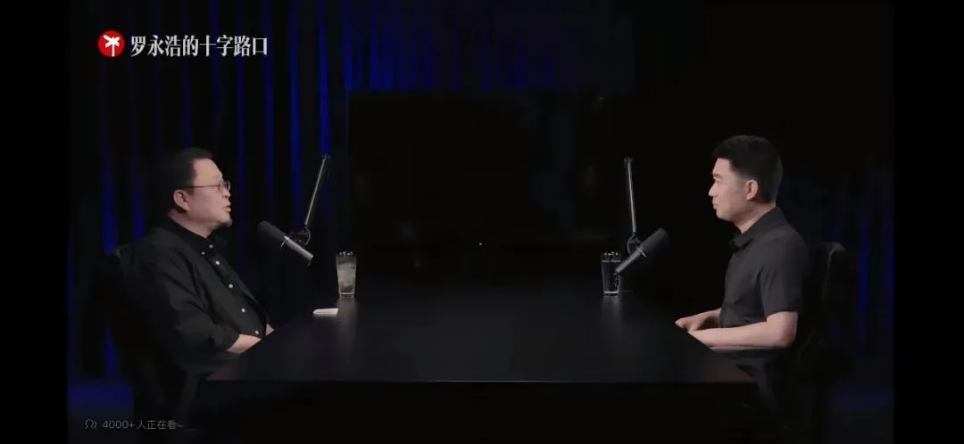 羅永浩限定款的泡面,作為帶貨主播的他依然賣力,沒有泡面不敢想象,我的泡面情結一直很重,長達15年,泡面就是我最親密的戰友