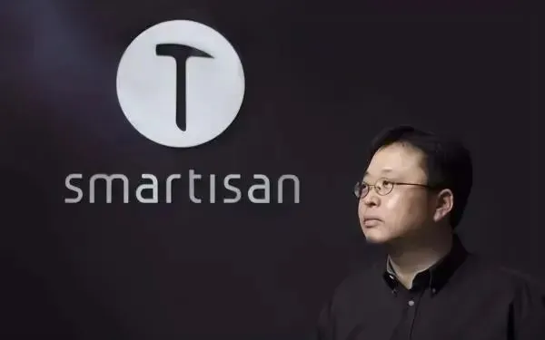 羅永浩限定款的泡面,作為帶貨主播的他依然賣力,沒有泡面不敢想象,我的泡面情結一直很重,長達15年,泡面就是我最親密的戰友