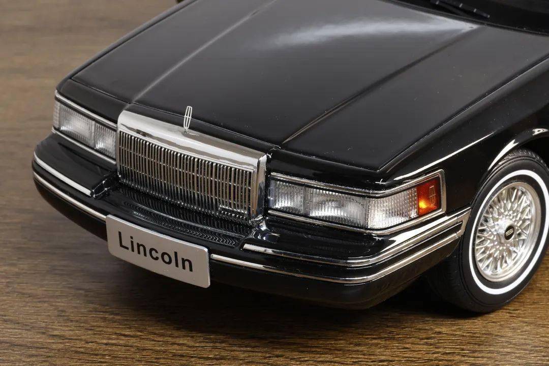 來自漂亮國的西裝友:二代Town Car