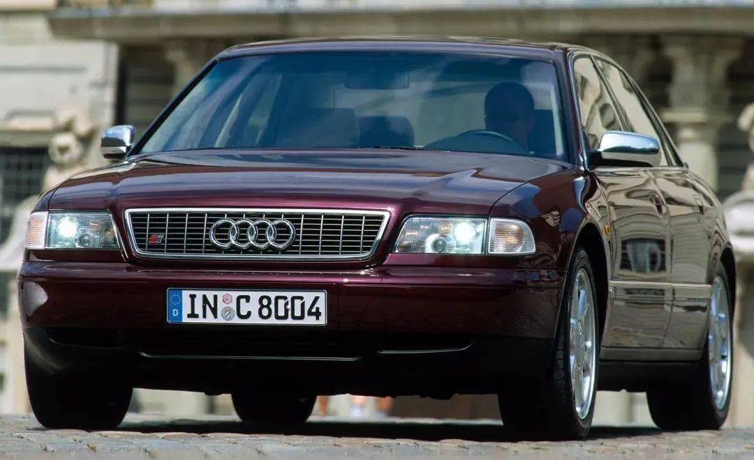 來自漂亮國的西裝友:二代Town Car