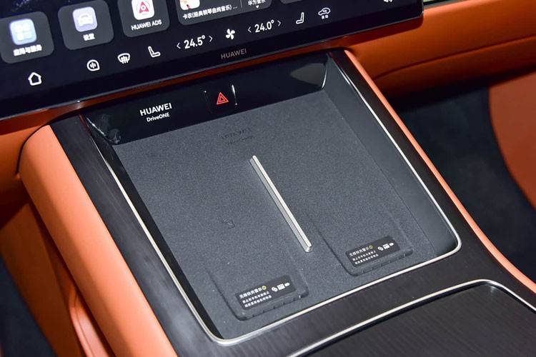 華系首款旅行車享界S9T在前兩天正式開啟預售,推出增程和純電兩種動力形式,帶來6款車型,預售價32.8-38.8萬元