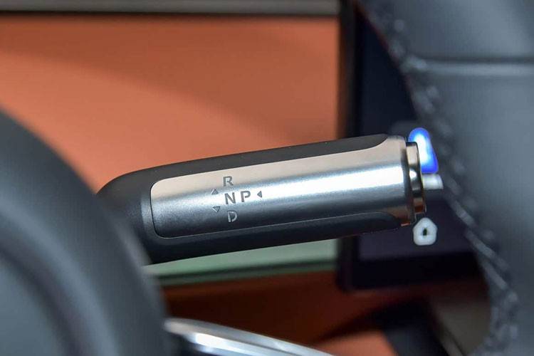 華系首款旅行車享界S9T在前兩天正式開啟預售,推出增程和純電兩種動力形式,帶來6款車型,預售價32.8-38.8萬元