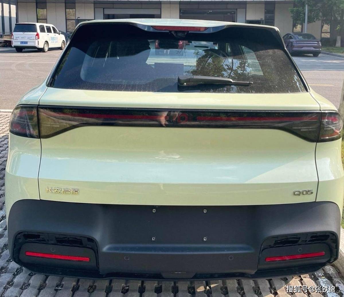 長安啟源Q05實車曝光,外觀很前衛時尚,車長4435mm,續航506km