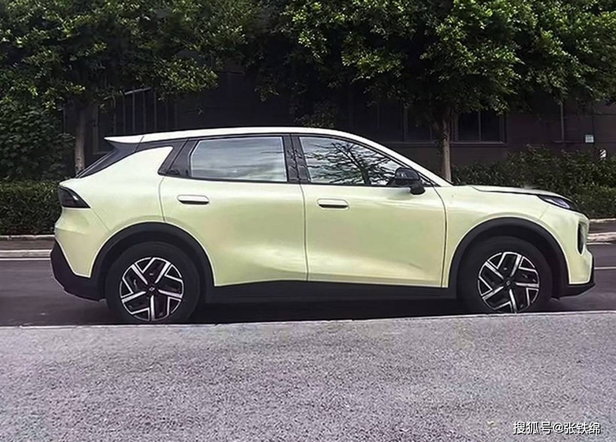 長安啟源Q05實車曝光,外觀很前衛時尚,車長4435mm,續航506km