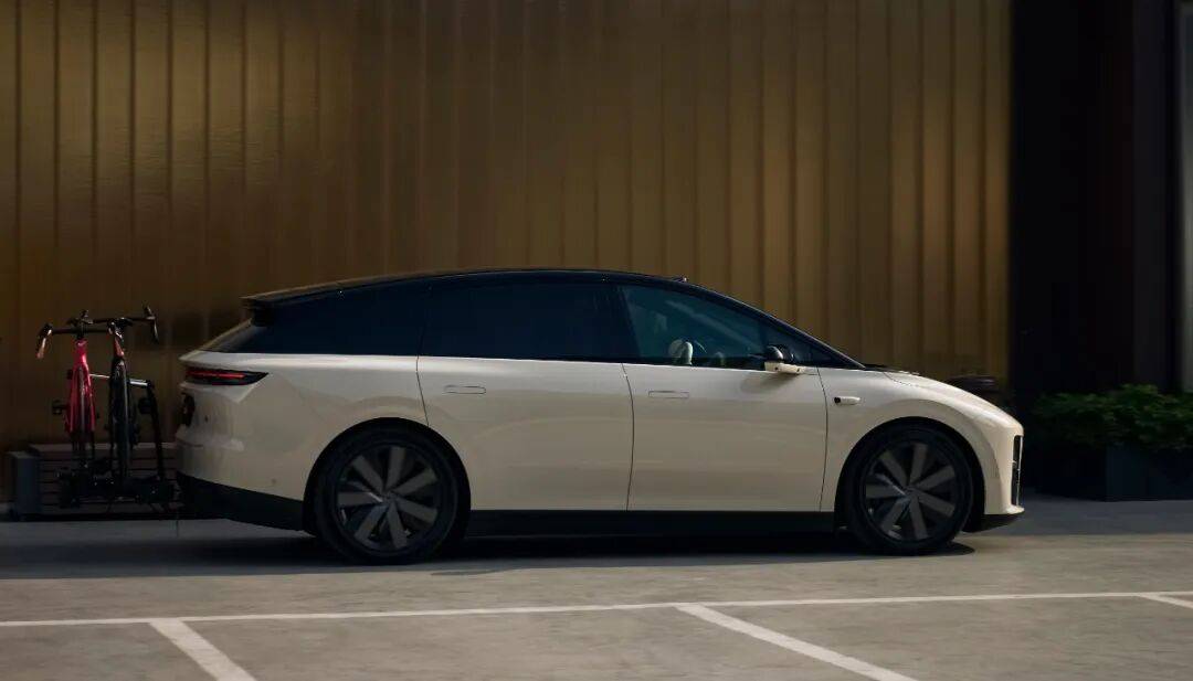 全新問界M7“爆單”!理想i6上市在即,又是一場硬仗?