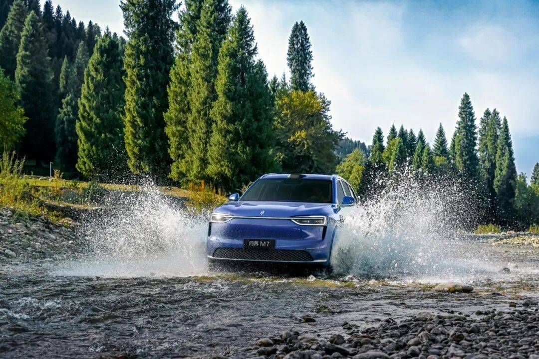 全新問界M7“王者歸來”“全優生”改寫競爭規則