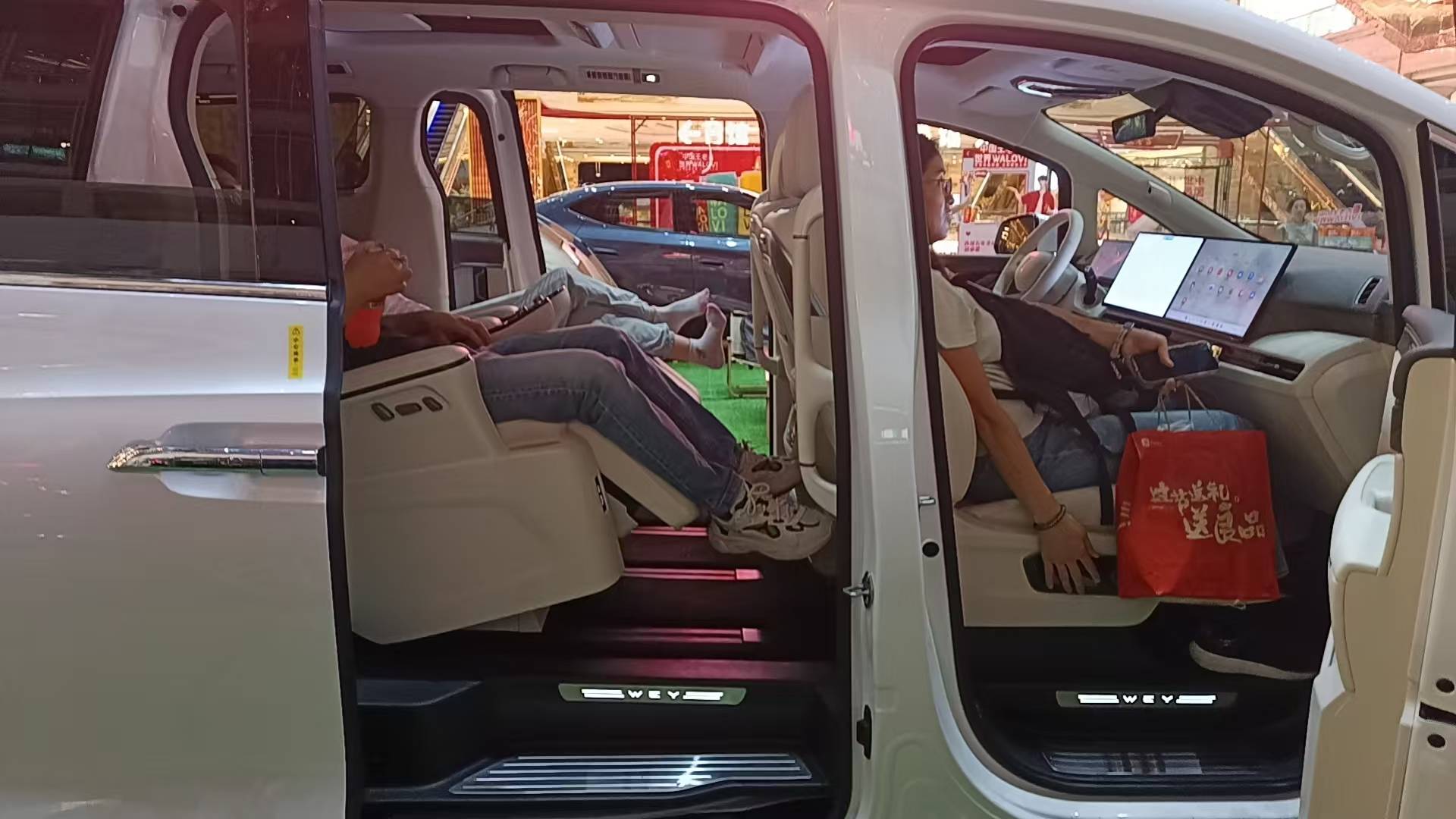 國慶探店魏牌:翹首以盼高山7,車型少但走量穩(wěn)定