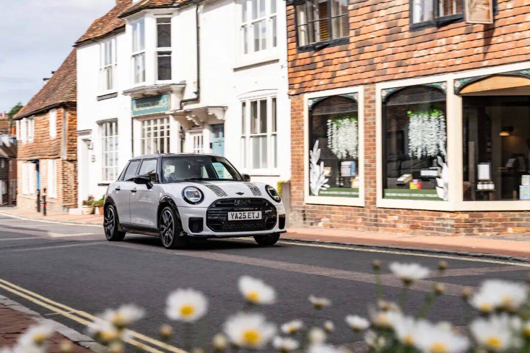 158萬輛!寶馬2025前三季度力壓奔馳,穩坐豪華品牌全球銷冠!