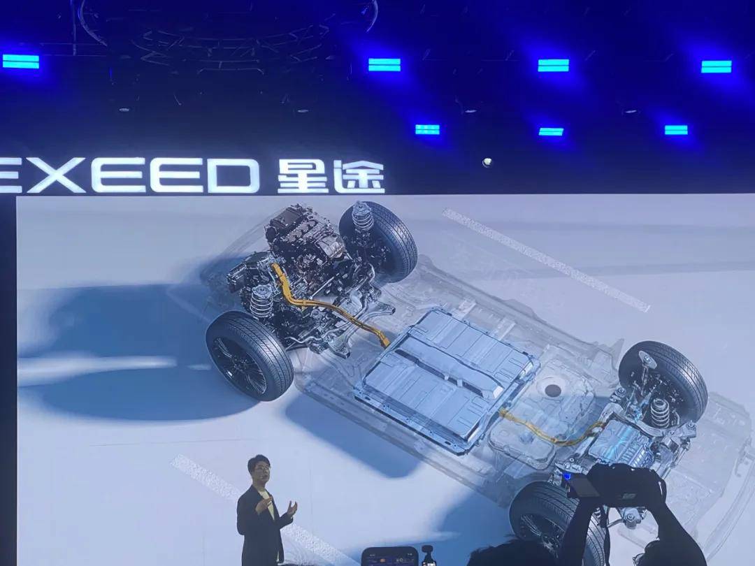 國外賣50萬的星途瑤光C-DM寰球版,實為高質中型電混SUV