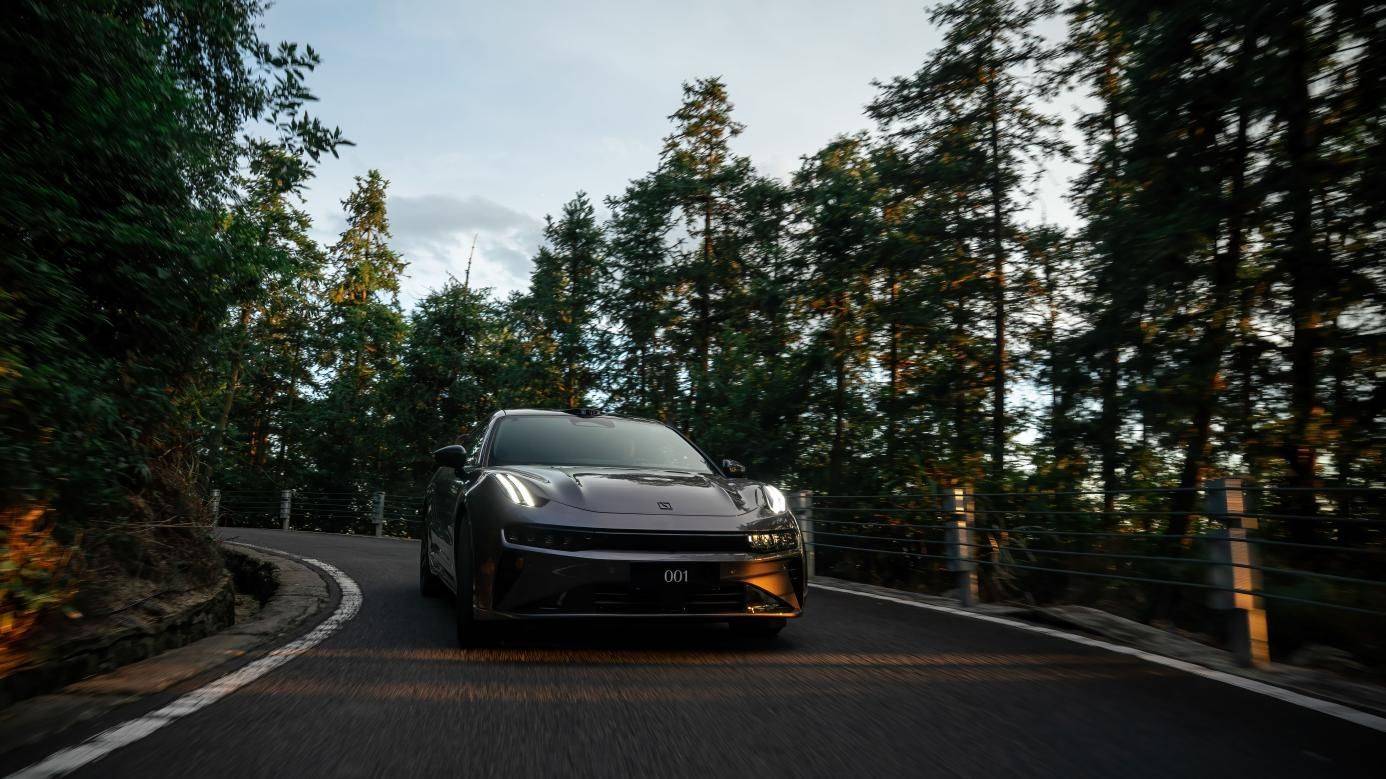 煥新極氪001上市,獵裝王者全面升級,最低25.98萬即可入手