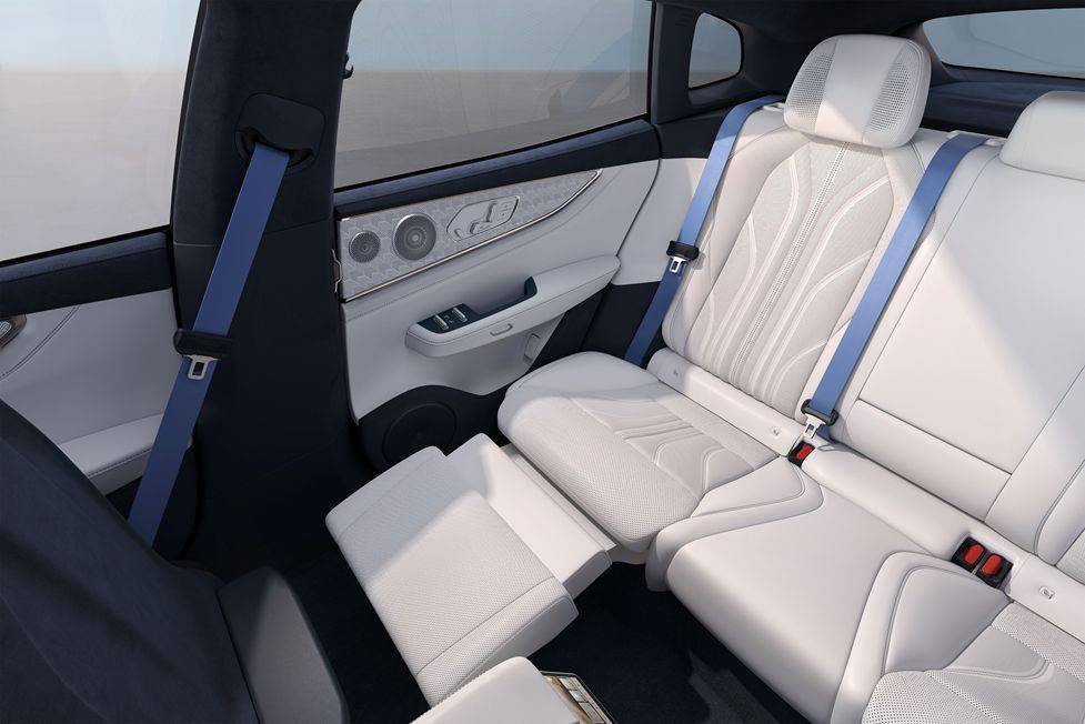 煥新極氪001上市,獵裝王者全面升級,最低25.98萬即可入手