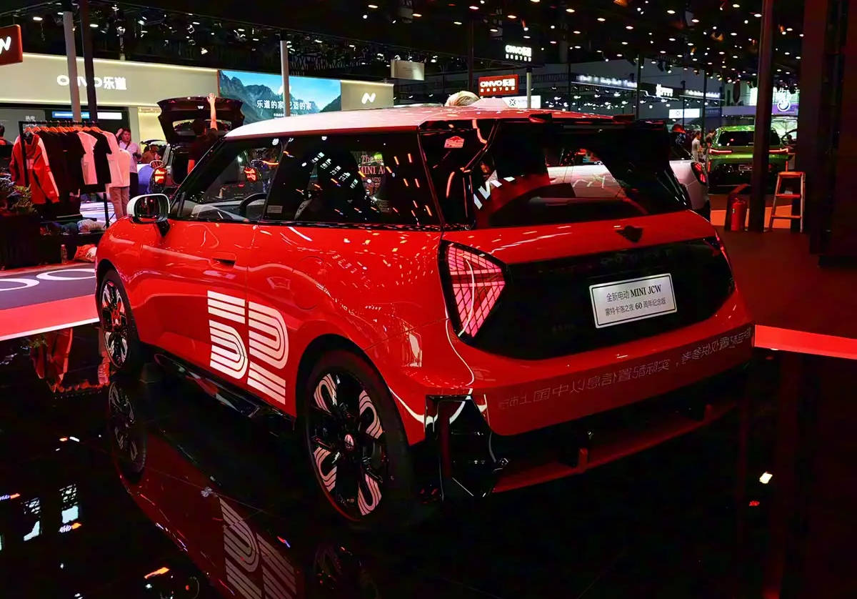 24.68萬起售 電動MINI JCW 蒙特卡洛之夜60周年紀念版上市