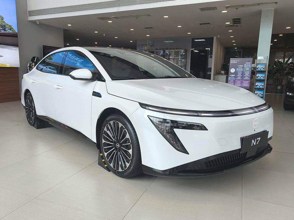 東風(fēng)日產(chǎn)N6實車曝光!內(nèi)外延續(xù)N7設(shè)計思路,又是新爆款?