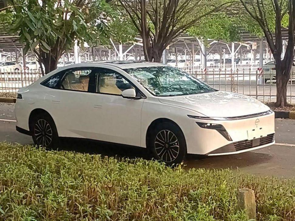 東風(fēng)日產(chǎn)N6實車曝光!內(nèi)外延續(xù)N7設(shè)計思路,又是新爆款?