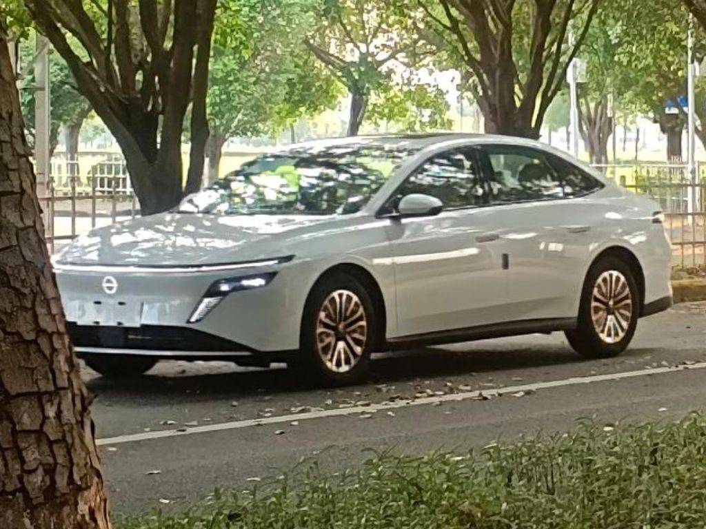 東風(fēng)日產(chǎn)N6實車曝光!內(nèi)外延續(xù)N7設(shè)計思路,又是新爆款?