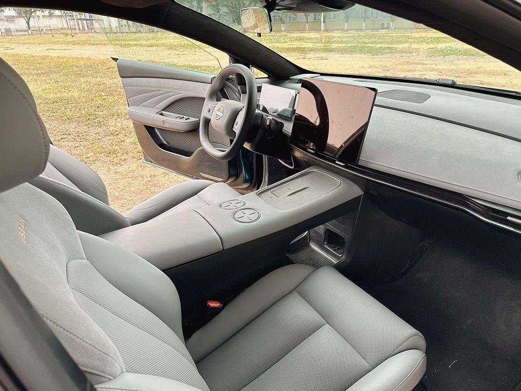 東風(fēng)日產(chǎn)N6實車曝光!內(nèi)外延續(xù)N7設(shè)計思路,又是新爆款?