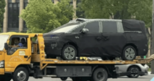 零跑首款MPV諜照曝光,5.2m車長,半價(jià)MEGA要來了
